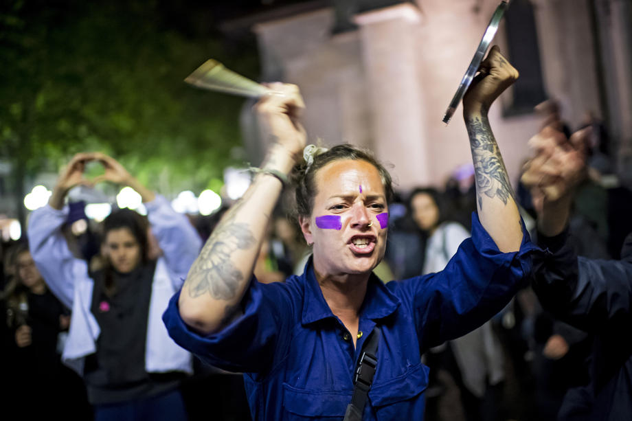 Protest inedit în Elveția. Sute de femei au țipat neîntrerupt vreme de un minut, pentru a atrage atenție asupra inegalității de gen