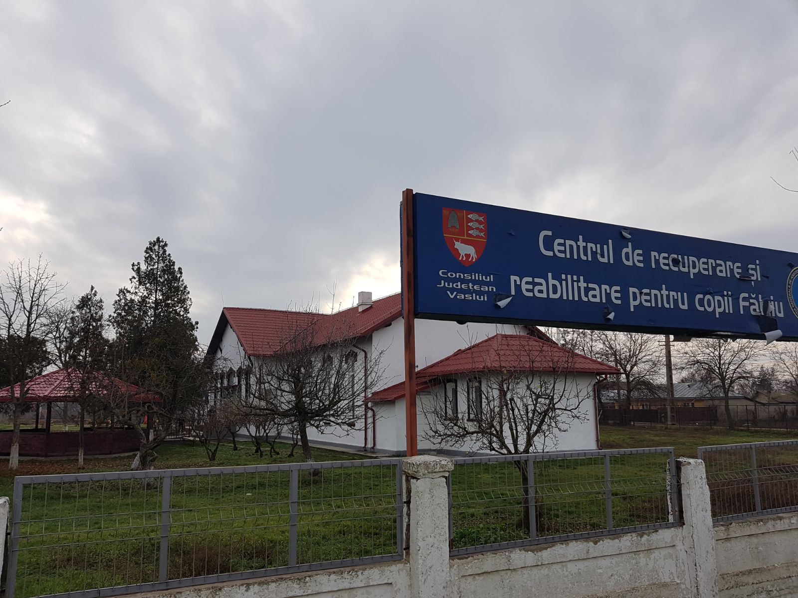 REPORTAJ: Ce au primit 15 copii cu handicap sever de la Moș Crăciun trimis de angajații Penitenciarului Vaslui| FOTO/VIDEO