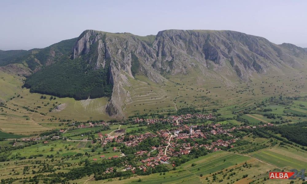 VIDEO. Cum arată comuna din România care se întreține 100% din turism. Este în top 10 cele mai frumoase din țară
