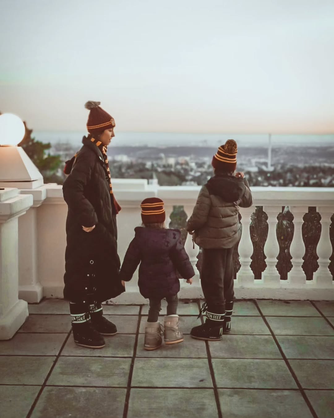 Dana Rogoz, vacanță de neuitat. Cum arată hotelul din Copenhaga în care s-a cazat cu familia: „Seamănă cu o cușetă de tren”