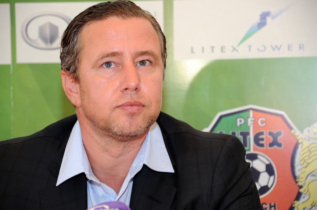 Reghe a semnat pe trei ani cu Litex și a fost prezentat oficial. A apărut albit! Sâmbătă are meci. ^Noul lui patron a vrut să cumpere Steaua în 2013 și se pregătește de pușcărie / GALERIE FOTO