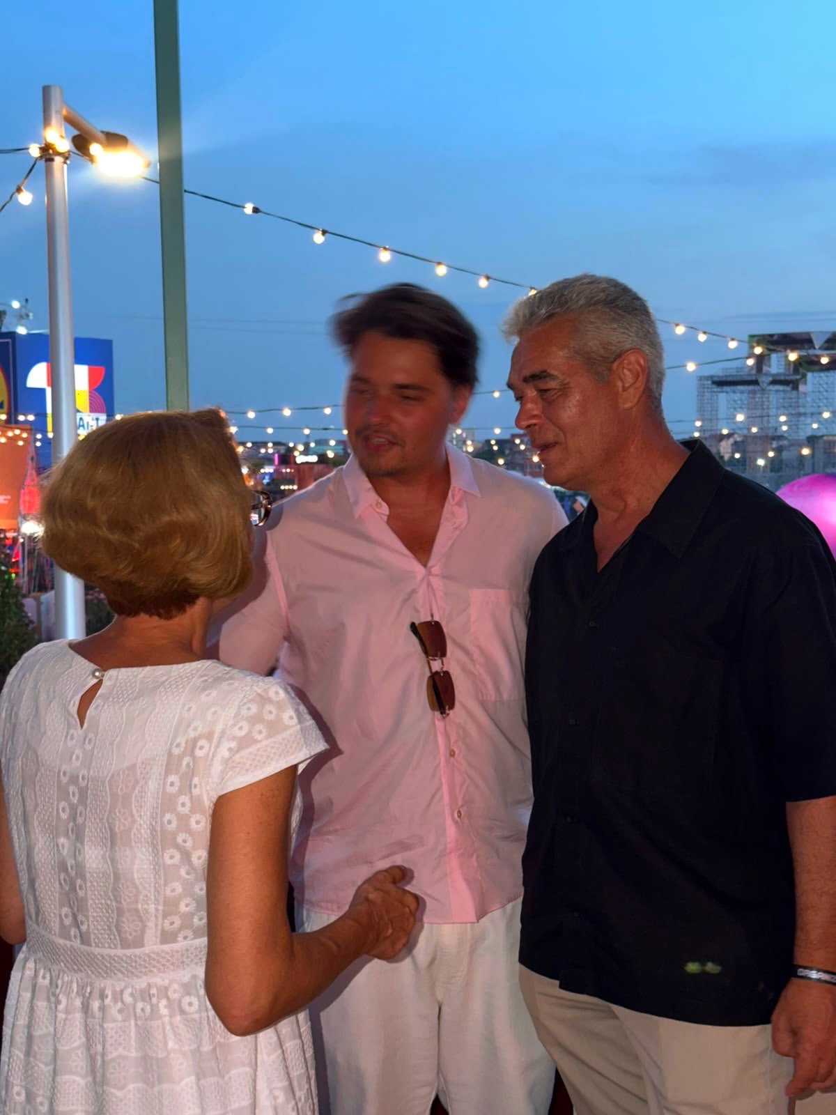 Cum s-a fotografiat Selly la deschiderea Nibiru 2026, noul său proiect de milioane de euro: „Mama, tata, vă iubesc!”