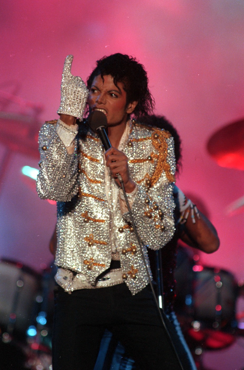 Mănușa legendară a lui Michael Jackson, scoasă din nou la licitație. Accesoriul purtat în Victory Tour pornește de la 20.000 de dolari