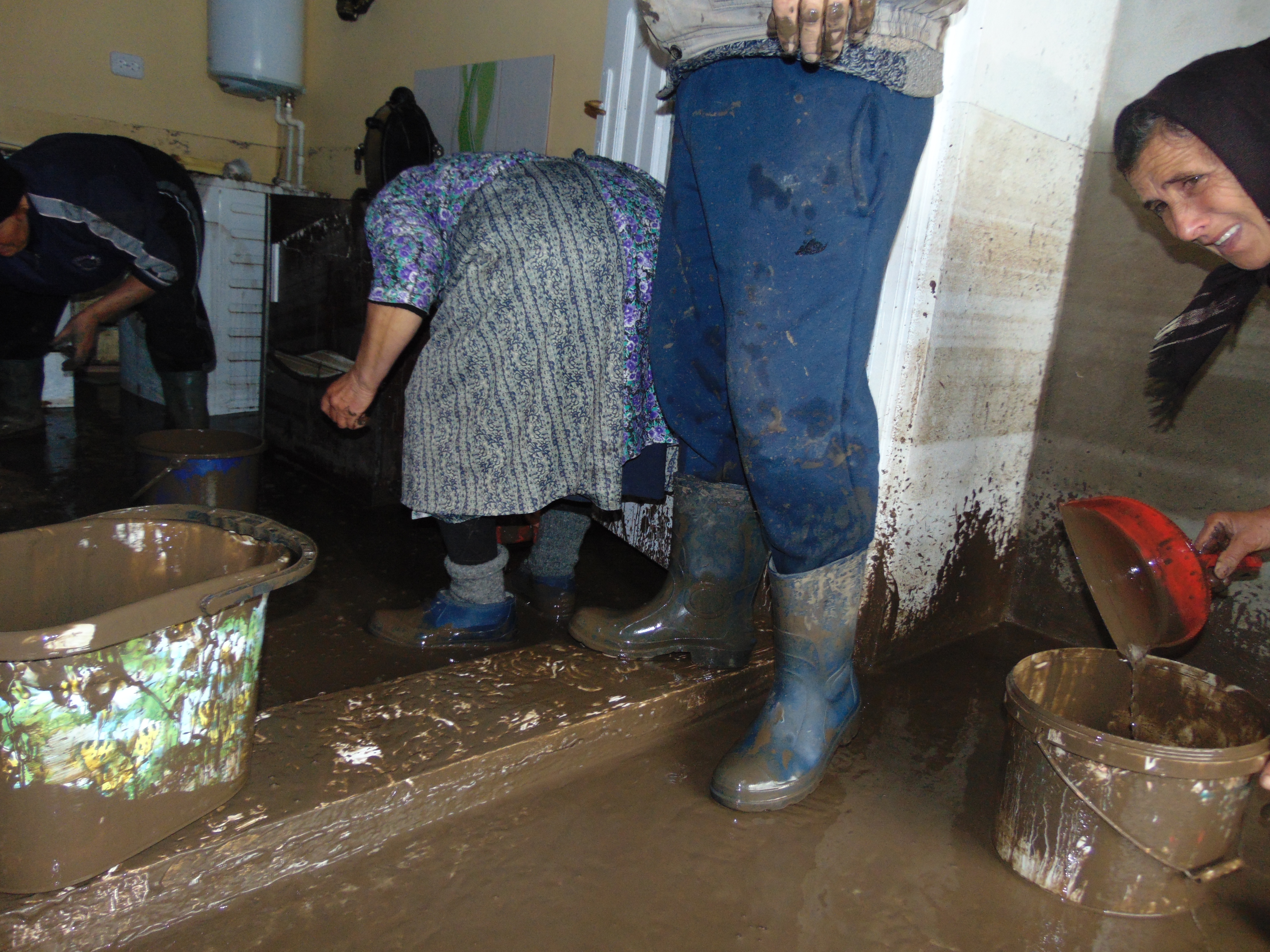 Bilanț după inundațiile din țară: drama oamenilor afectați de puhoaiele de apă GALERIE FOTO