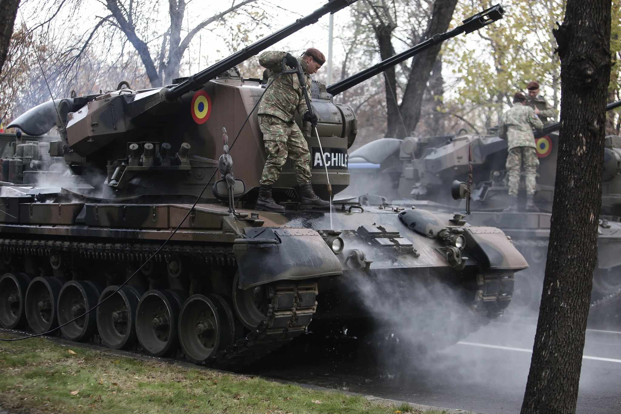 Parada de 1 decembrie 2023 din București. Peste 2.400 de militari, avioane F-16 și Eurofighter au defilat în fața a circa 100.000 de persoane