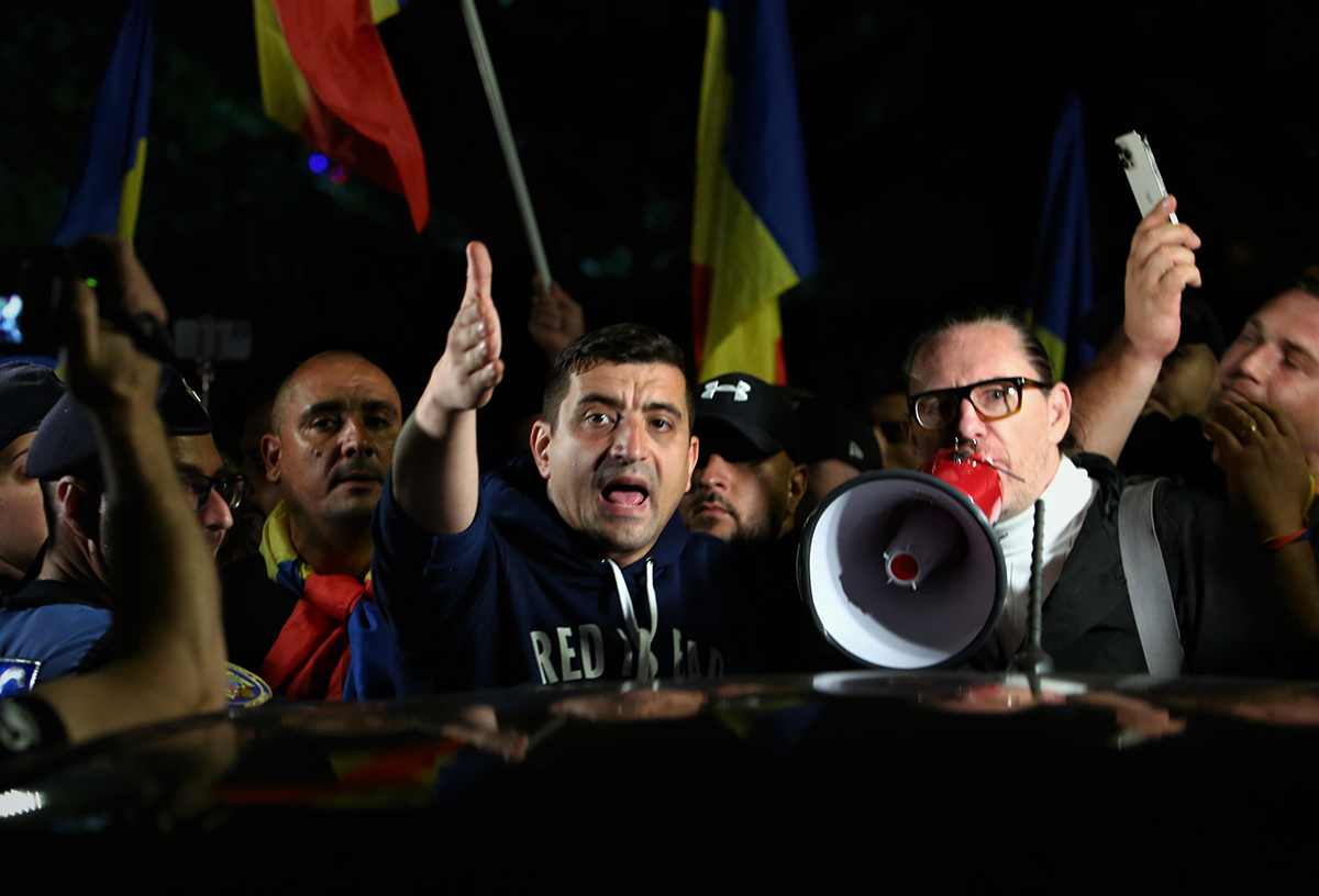 George Simion și Diana Șoșoacă s-au certat pe protestul din Piața Victoriei. Senatoarea a virat de la „Bine ați venit, fraților!”, la „Trădătorule, ți-ai bătut joc de AUR!”