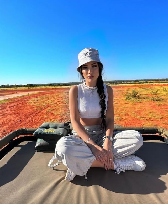 Imagini cu fiica lui Ion Țiriac din vacanța în Namibia. Ioana a petrecut alături de fiul Ilenei Lazariuc
