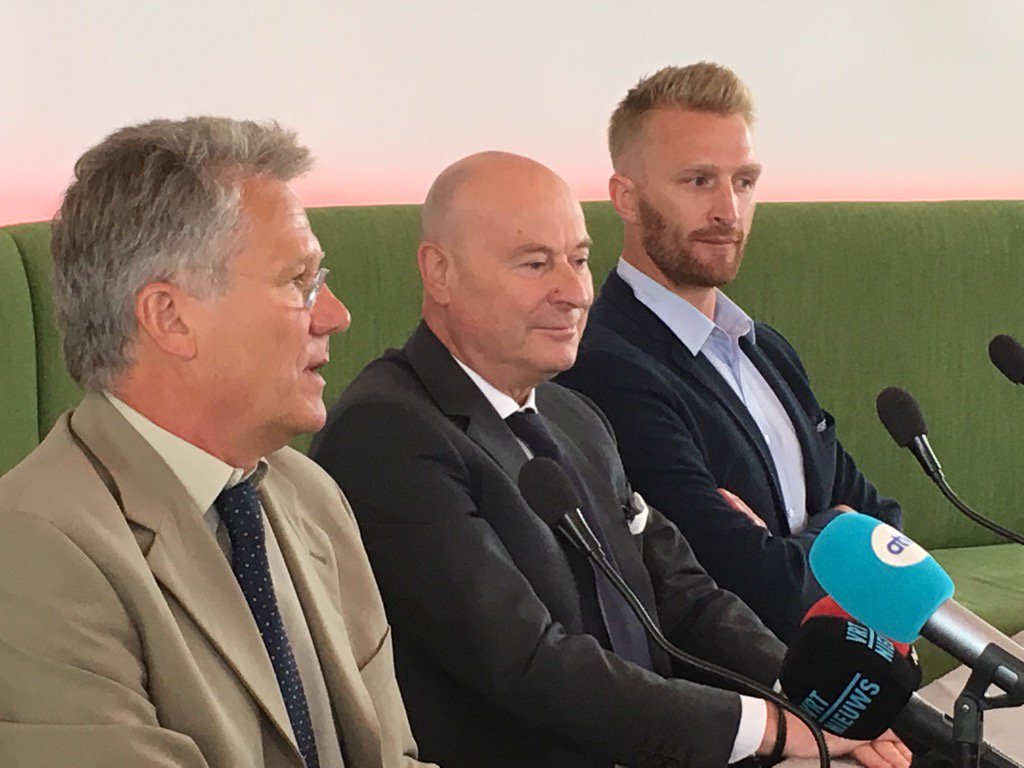 Ladislau Bölöni, la Antwerp. Tehnicianul român a semnat un contract pe doi ani și vrea să-i transfere pe Gardoș și pe Pintilii / VIDEO