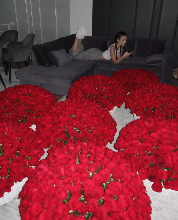 Cine este iubitul Andreei Bostănică. Au apărut primele imagini cu milionarul care o răsfață pe „regina TikTokului”