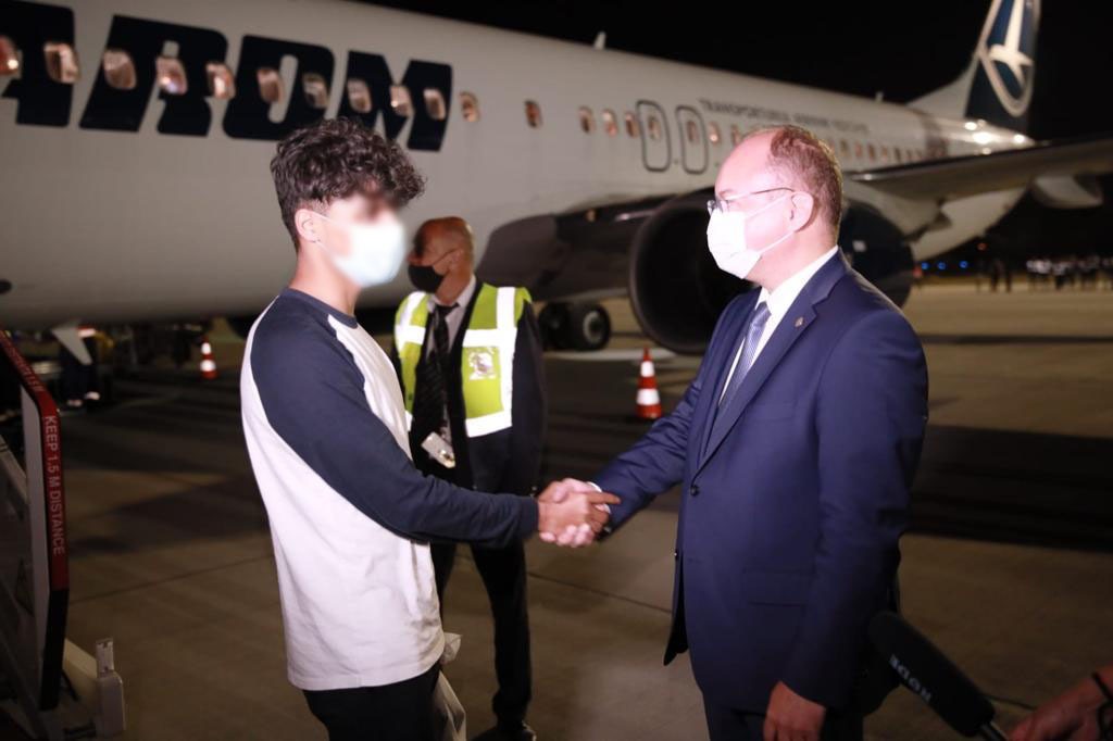 139 de cetățeni afgani, evacuați din Afganistan în urma demersurilor MAE, au ajuns în România