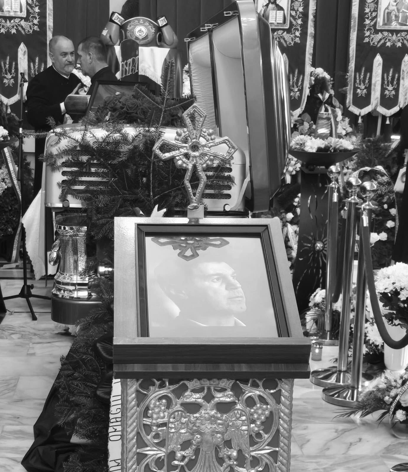 Momentul emoționant de la înmormântarea lui Mihai Leu. Toți au izbucnit în lacrimi când au auzit ultima scrisoare lăsată de campion