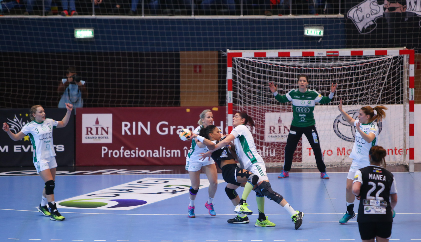 Liga Campionilor, handbal, feminin: CSM București - Gyor 22-24. ^"Tigroaicele" - în "sferturi" cu Rostov-Don, HCM Baia Mare  - cu Buducnost / FOTO
