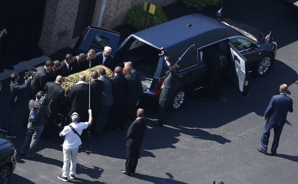 Funeraliile lui Muhammad Ali! 50 de fotografii care îți vor tăia respirația. Ultimul drum al ”celui mai mare”! GALERIE FOTO