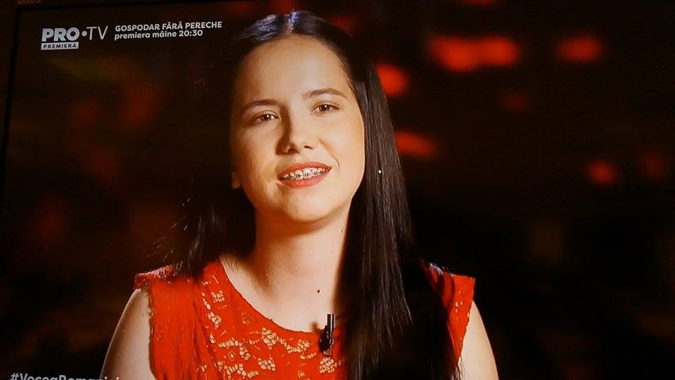 Loredana, în lacrimi la Vocea României. Adriana Ciobanu a învins leucemia, iar acum merge în cârje, dar a demonstrat că doar vocea contează. “Incredibil!!!"