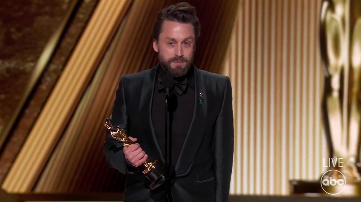 Kieran Culkin a câștigat Oscarul pentru cel mai bun actor în rol secundar. Debutul l-a avut la șapte ani în „Home Alone”, unde a jucat cu fratele său mai mare, Macaulay Culkin