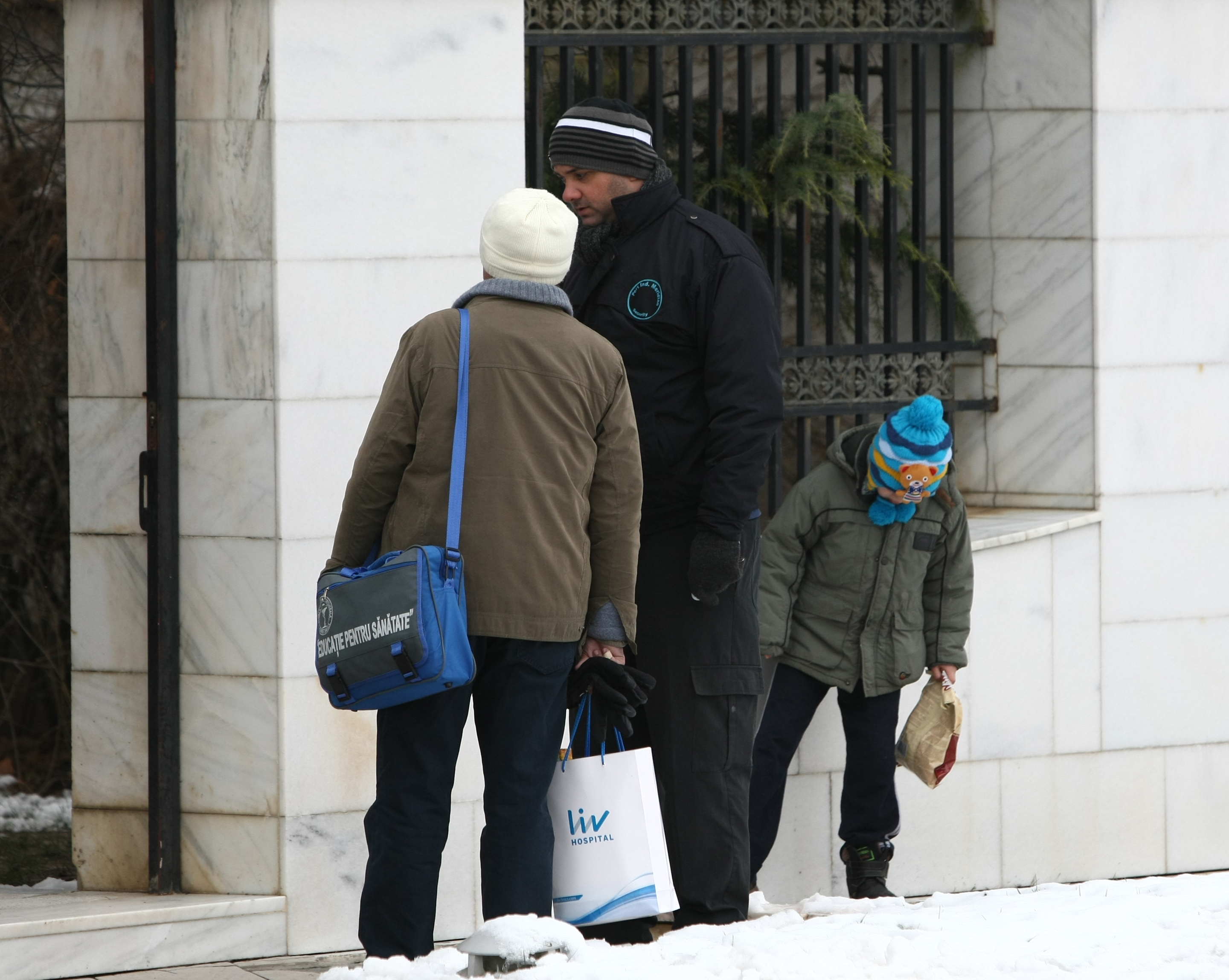 LINIȘTE ÎN PIPERA / Gigi Becali nu mai primește colindători / GALERIE FOTO