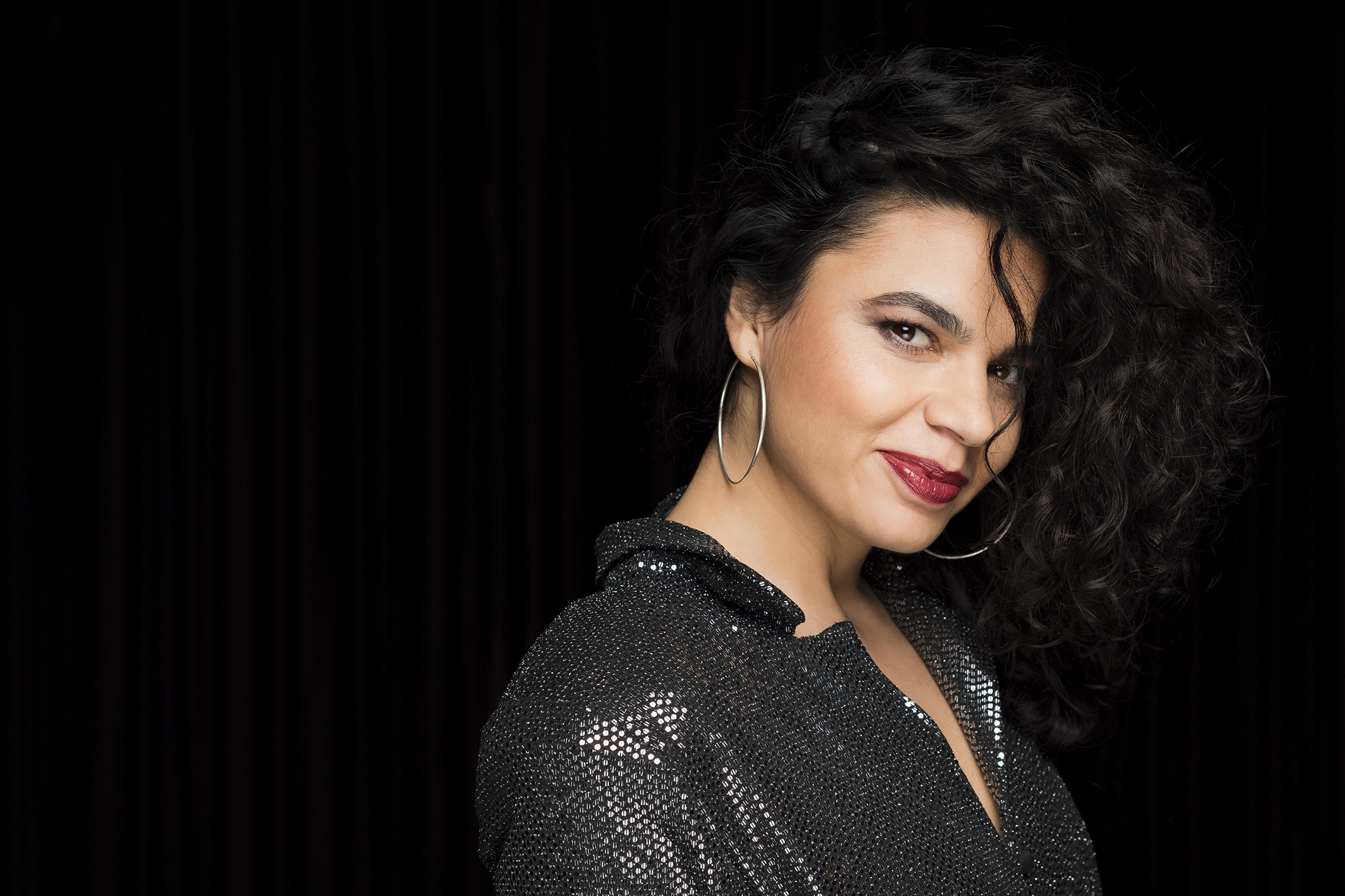 „Gipsy Queen”, o poveste universală despre românii plecați și lupta pentru un trai mai bun. Actrița Alina Șerban: „Educația încă este singura opțiune validă pentru a putea ieși din sărăcie”