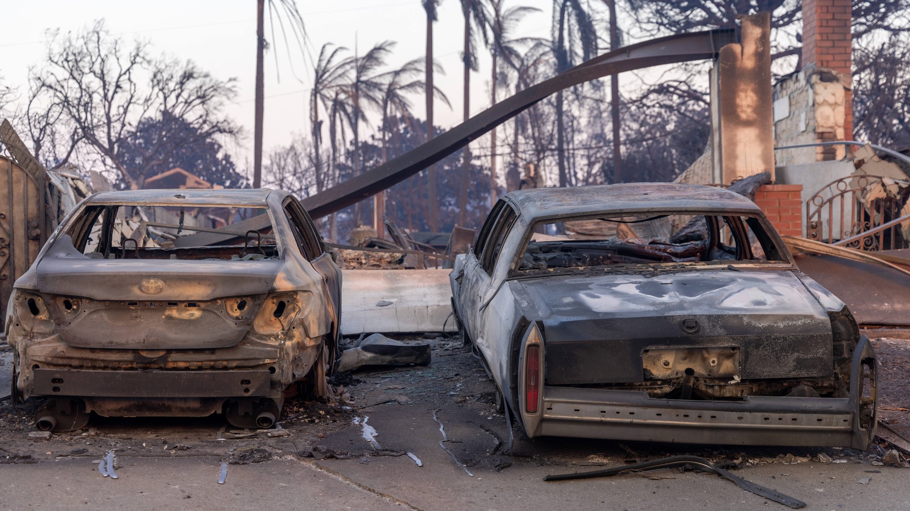 Singura casă rămasă în picioare după incendiul care a distrus mii de clădiri în Los Angeles