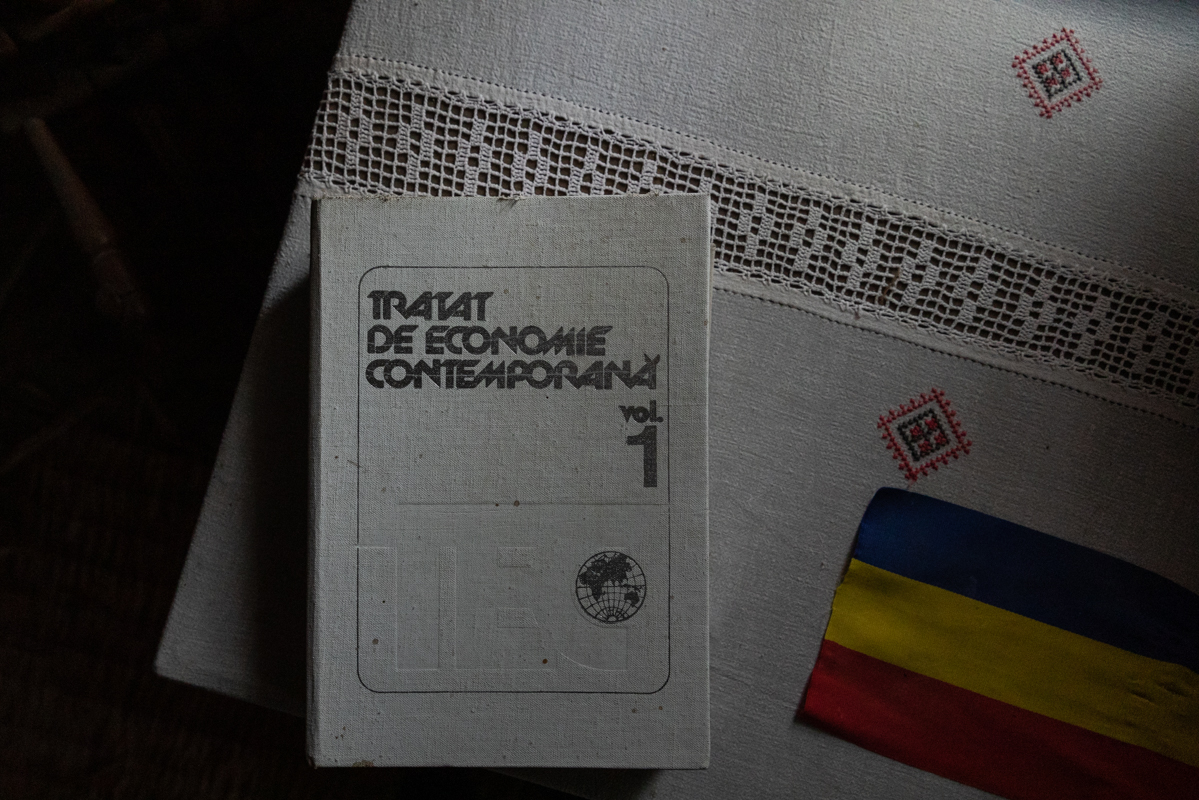 Acasă la Nicolae Ceaușescu, în Scornicești, de ziua fostului dictator. Ode, regrete și un oraș abandonat de oamenii plecați la muncă în afară