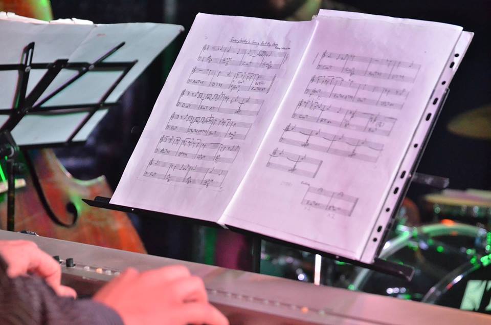 Ping pong-ul pe ritmuri de jazz a ajuns şi în România. Află unde întâlneşti această atmosferă / FOTO&VIDEO