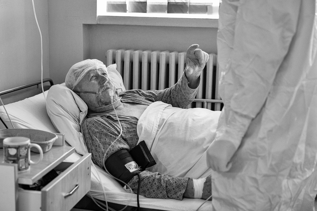 Despre oxigen, cafeină şi spiritul sacrificat al sărbătorilor în spitalul COVID din Roşiori de Vede: „O să picăm toţi la un moment dat”