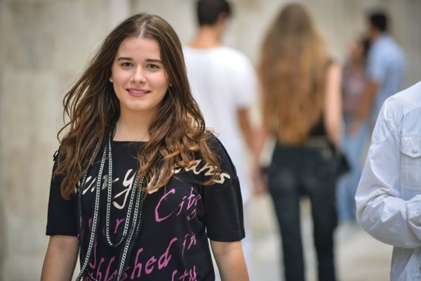 ”Am vrut să fiu doctoriță, balerină și astronaut”. Dar a devenit actriță și visează să fie regizor. Cum a fost primul sărut pe scenă