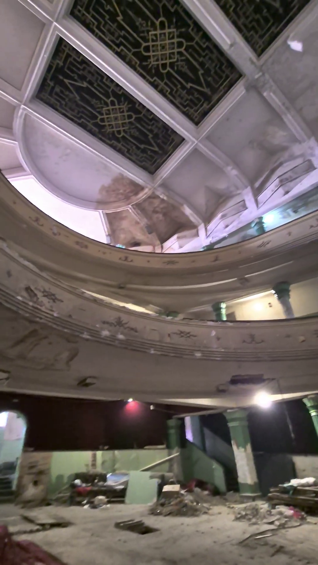 Cinematograful București se vinde pentru suma de 4,9 milioane de euro. Imagini în premieră din interior