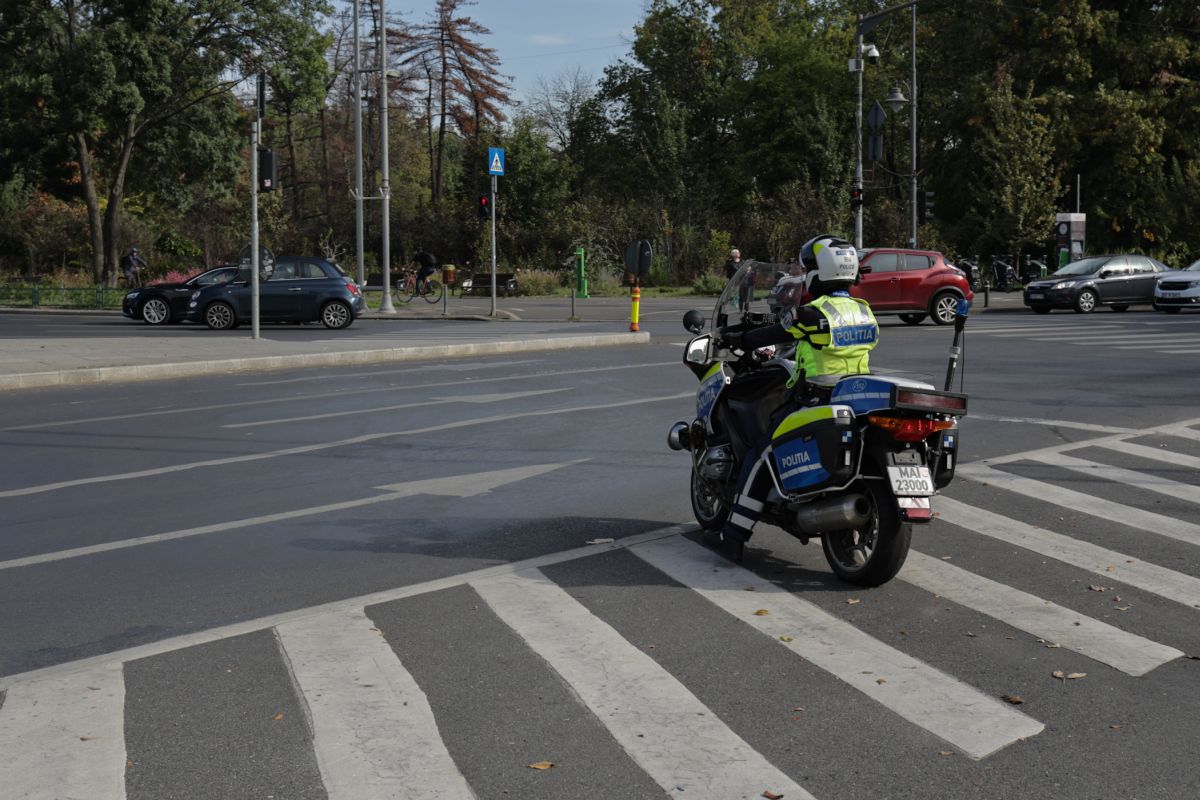 Șofer urmărit de polițiști, în București, și adus înapoi la locul unde i-au făcut semn să oprească: „Am crezut că mi-ați zis să merg mai departe”