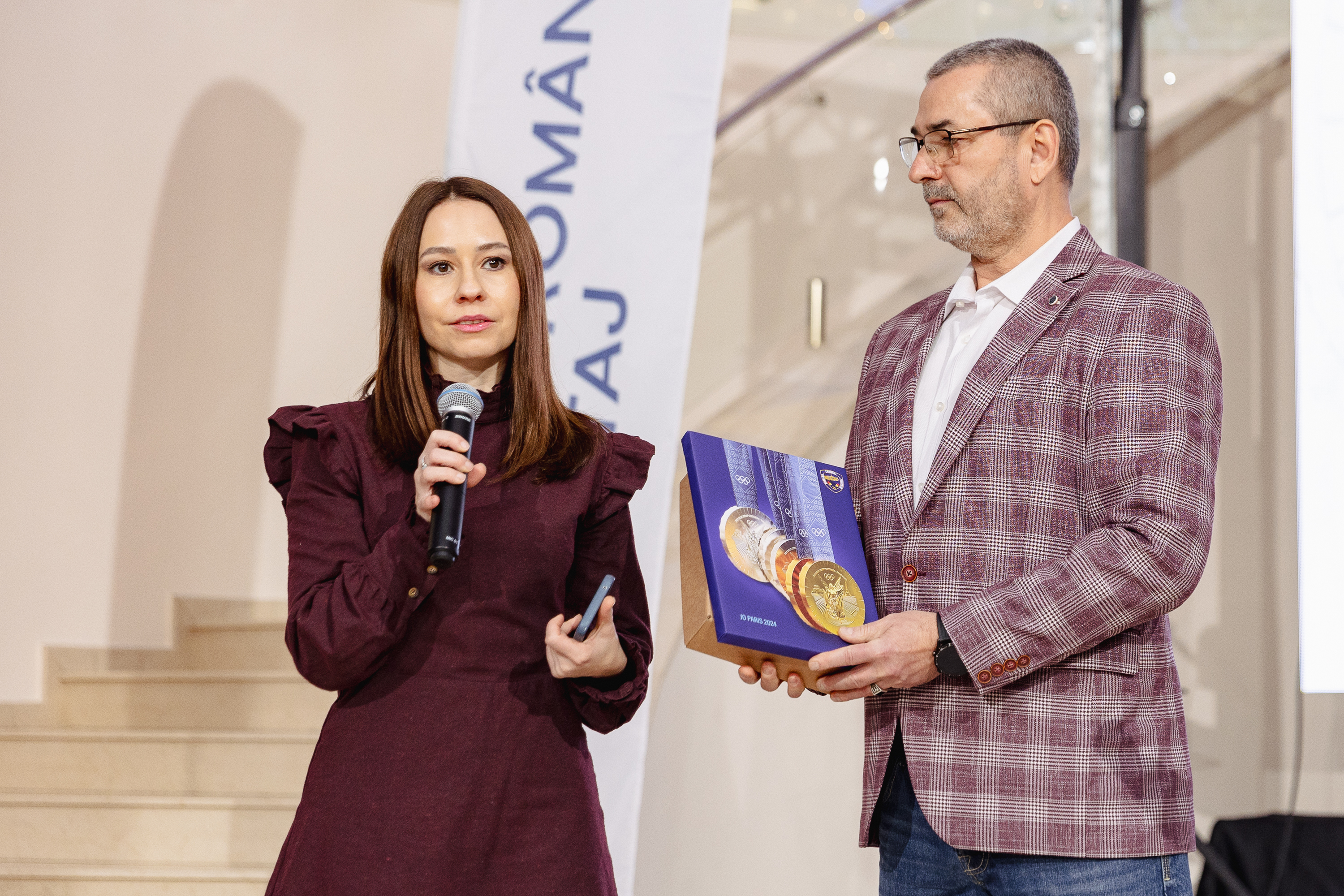 Sportivi de excepție, premiați la Gala Canotajului Românesc. Campionii s-au alăturat campaniei umanitare inițiate de Fundația Ringier pentru a-l ajuta pe Alex, bolnav de cancer, să strângă 250.000 de euro pentru imunoterapie