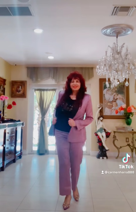 Vila lui Carmen Harra din America a fost incendiată și spartă: „Cineva mi-a dat foc”. Vedeta se afla în locuință