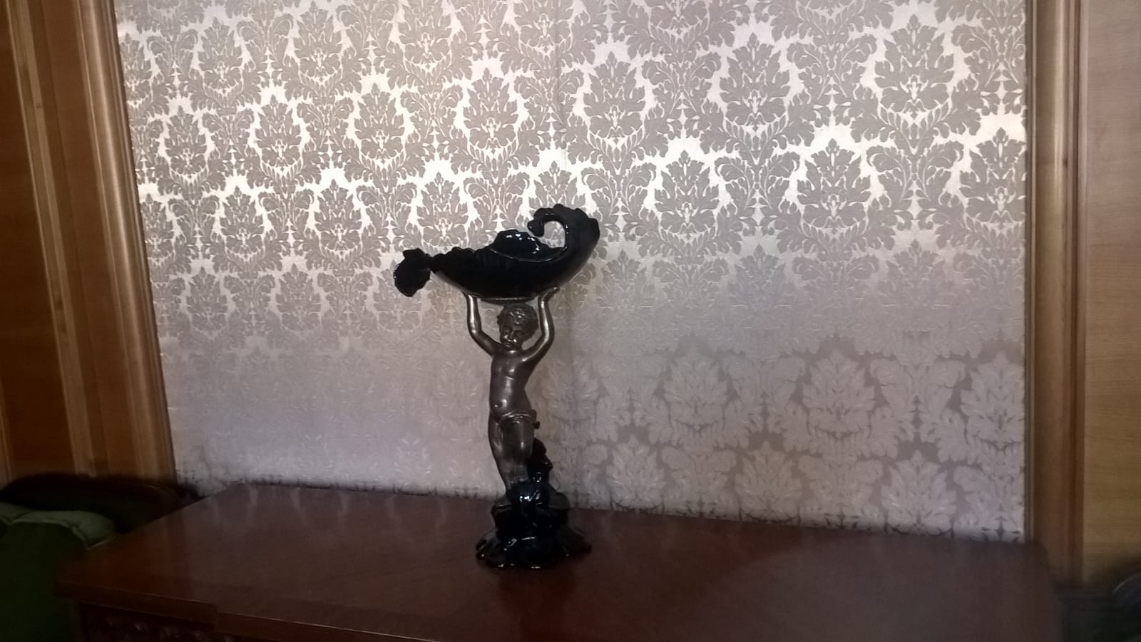 VIDEO REPORTAJ/ Cum se bucurau Ceaușeștii de clădirile luxoase confiscate de la "dușmanii poporului”: la munte cu suita și primiri pe covor roșu