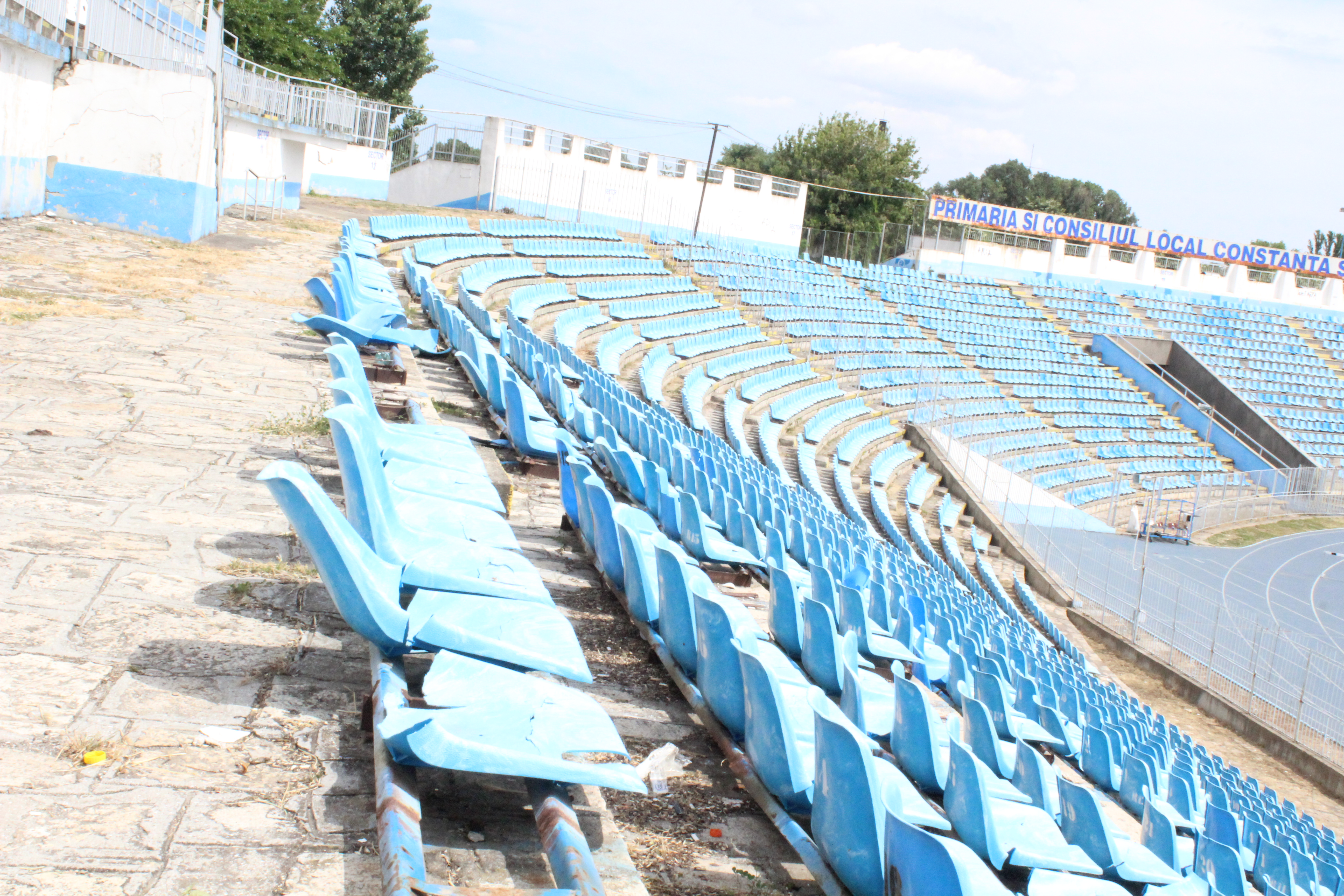 Supercupa de pe 8 iulie, pe un stadion ca după bombardament / FOTO