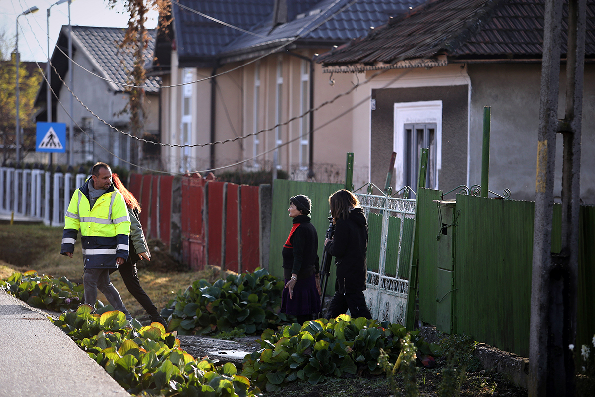 FOTOREPORTAJ. După săptămâni de tensiune, oamenii din Doiceşti au răsuflat uşuraţi când au văzut demolate ultimele turnuri ale fostei termocentrale: „Ce frumos au căzut”