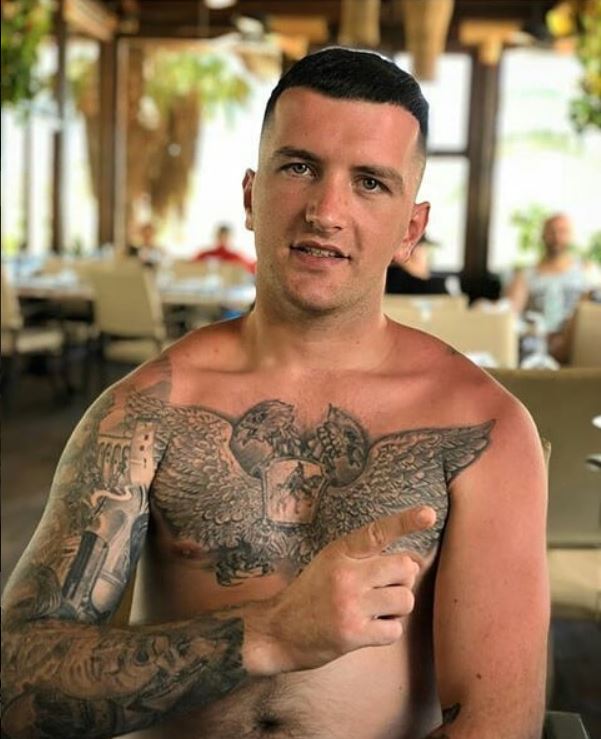 GALERIE FOTO| Gangsterii albanezi din Marea Britanie se laudă pe rețelele de socializare cu drogurile, armele și averile pe care le fac din afaceri ilegale