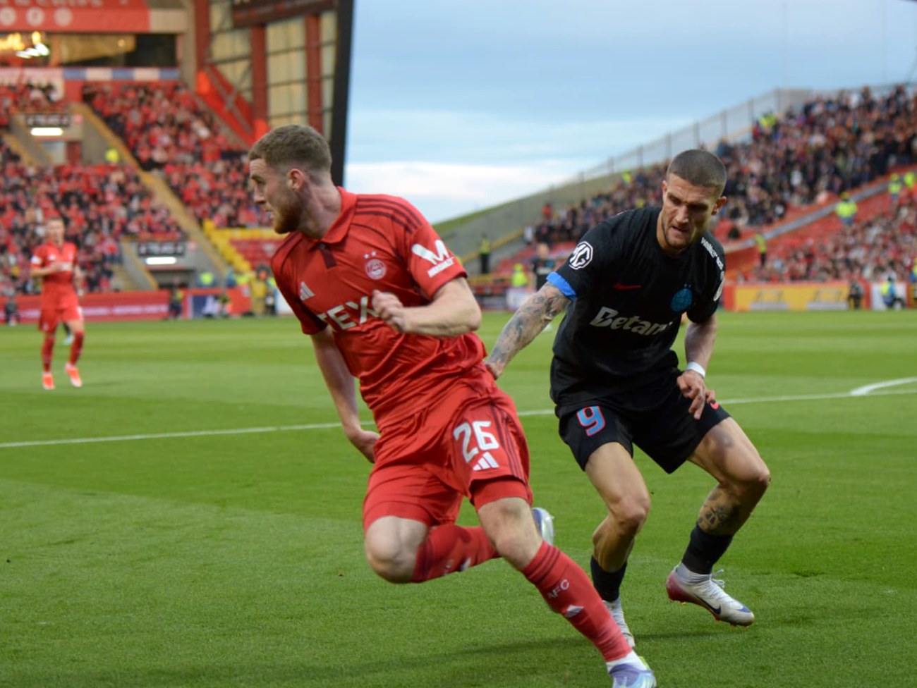 FCSB, egalată de Aberdeen în prelungiri în play-off-ul Europa League, după ce a jucat în inferioritate. Calificarea se decide la București