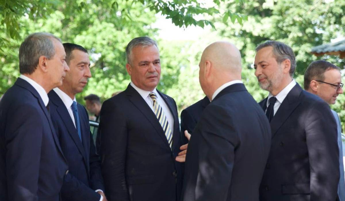 Cine este Adrian Veștea, noul premier desemnat. Fostul primar la Râșnov a condus CJ Brașov și are o casă de 570 mp