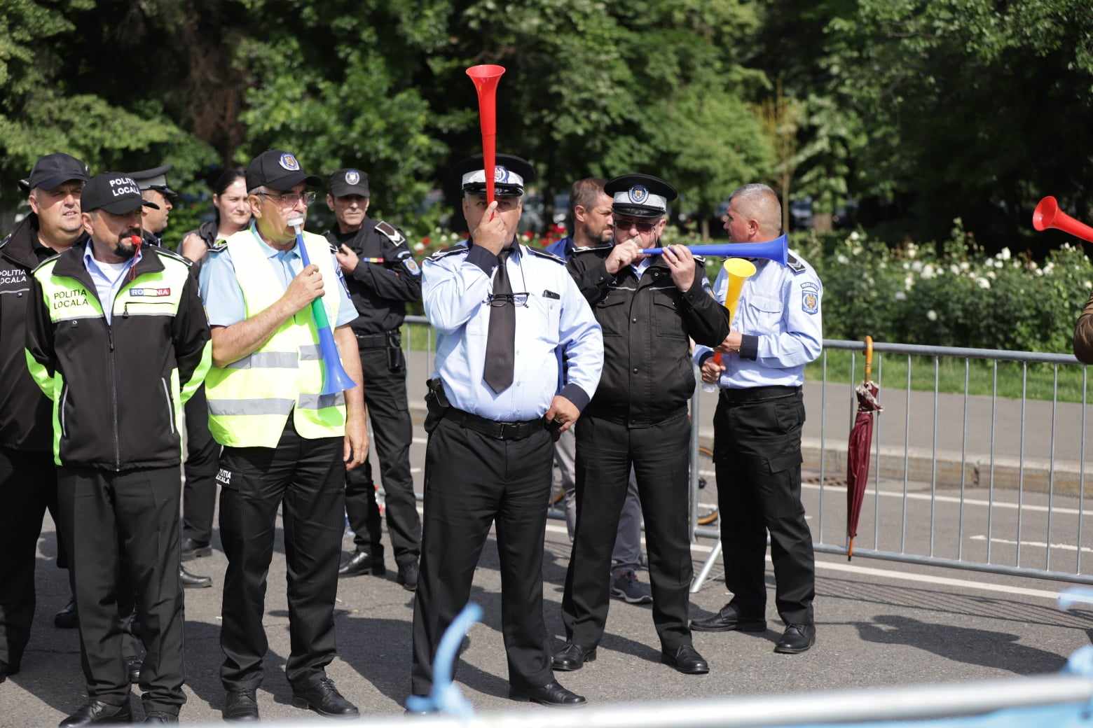 Protest al poliţiştilor locali la Guvern. Vor spor de 75% pentru weekend și sărbători lucrate: „Noi murim la datorie, voi ne blamați!”