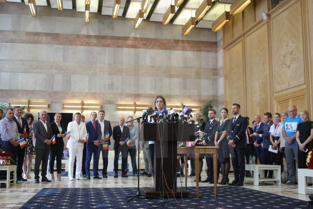VIDEO&FOTO. Sosirea Simonei Halep în România după ce a câștigat Roland Garros 2018. Așteptată pe covorul roșu!