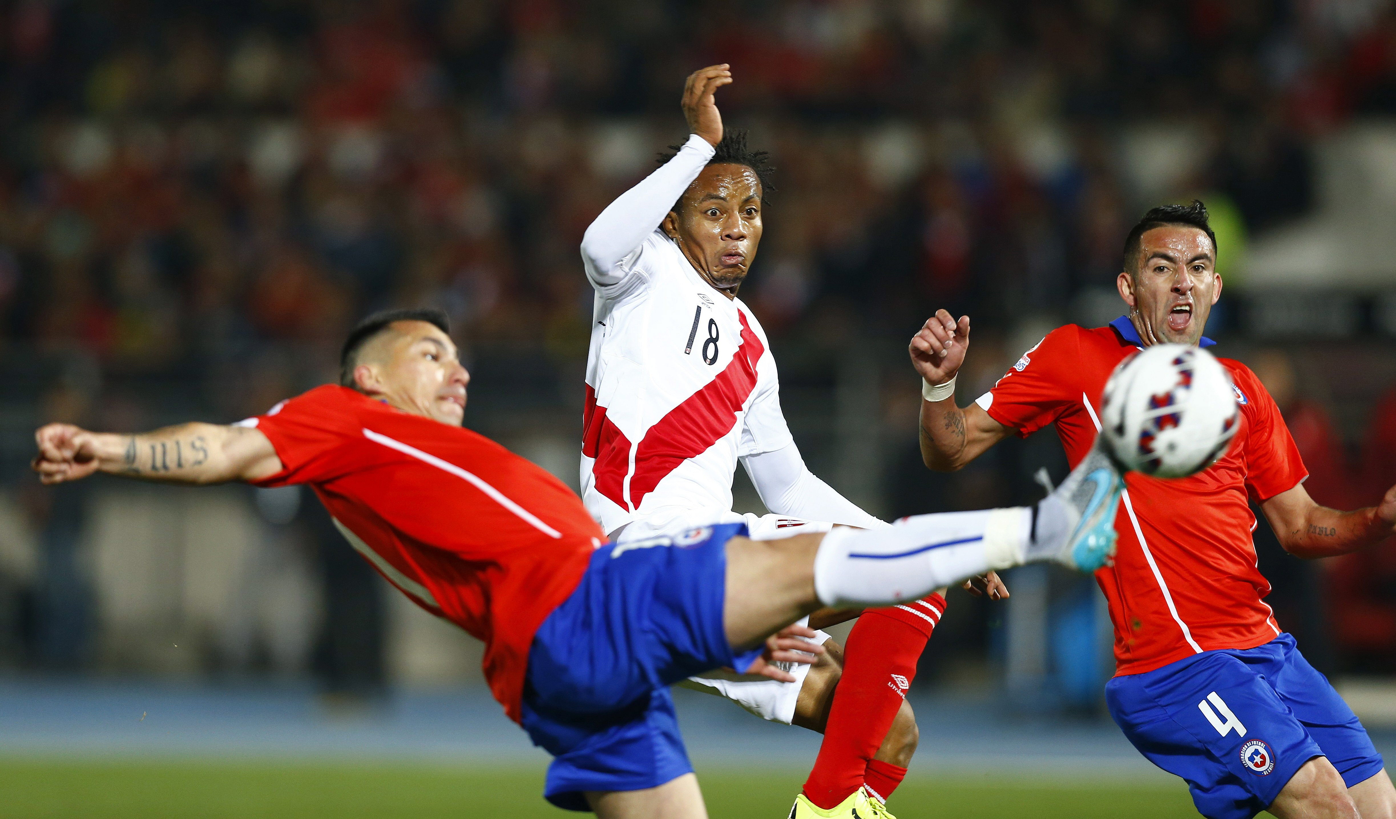 Chile s-a calificat în finala Copa America, graţie dublei lui Vargas. ^La noapte se joacă Argentina - Paraguay / GALERIE FOTO&VIDEO