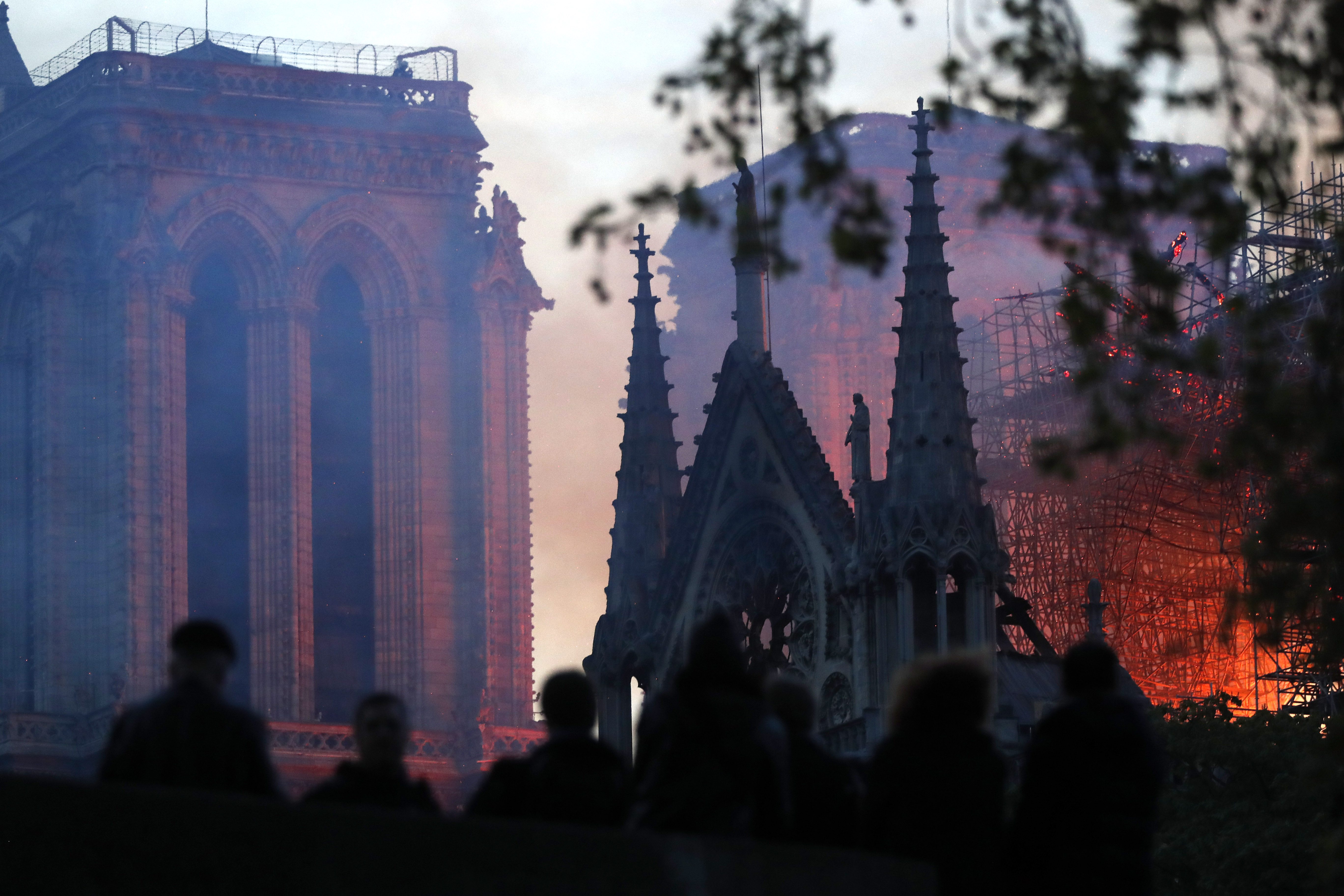 Fotografiile dezastrului de la Notre-Dame. Ce a spus șeful șantierului de restaurare | FOTO