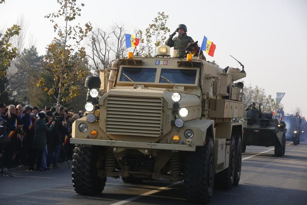 GALERIE FOTO/ Un militar de la Buzău a avut nevoie de îngrijiri medicale de 1 Decembrie. I s-a făcut rău cel mai probabil din cauza gerului