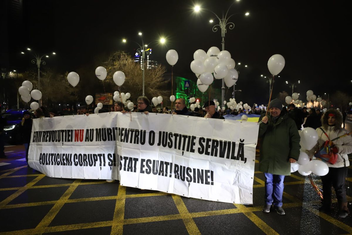 Marș memorial la București pentru eroii și victimele din 1989: „Morții nu mai au răbdare, avem datoria să fim vocea lor”