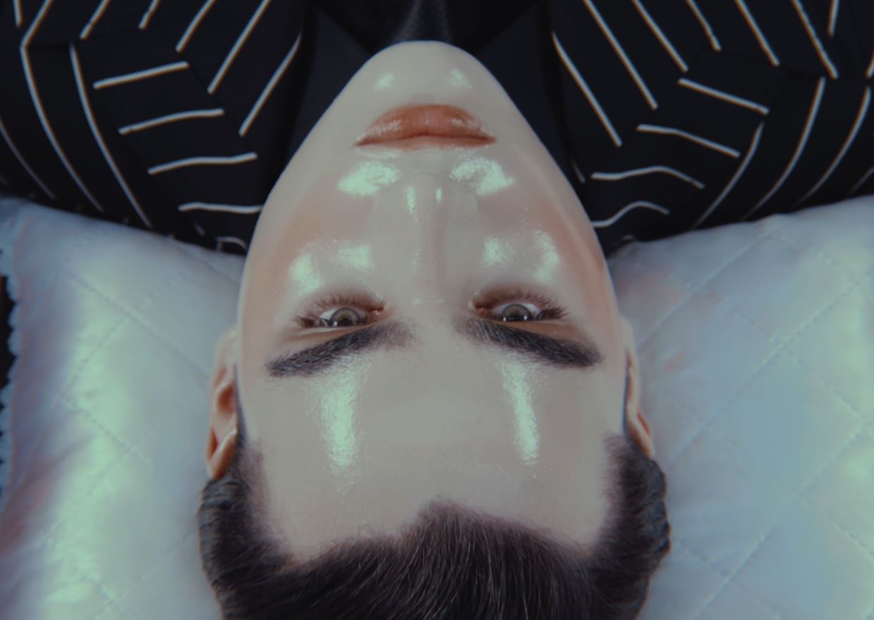 Radu Ștefan Bănică și Juno au lansat piesa „Samsara”. Videoclipul cinematografic depășește cu mult barierele convenționalului