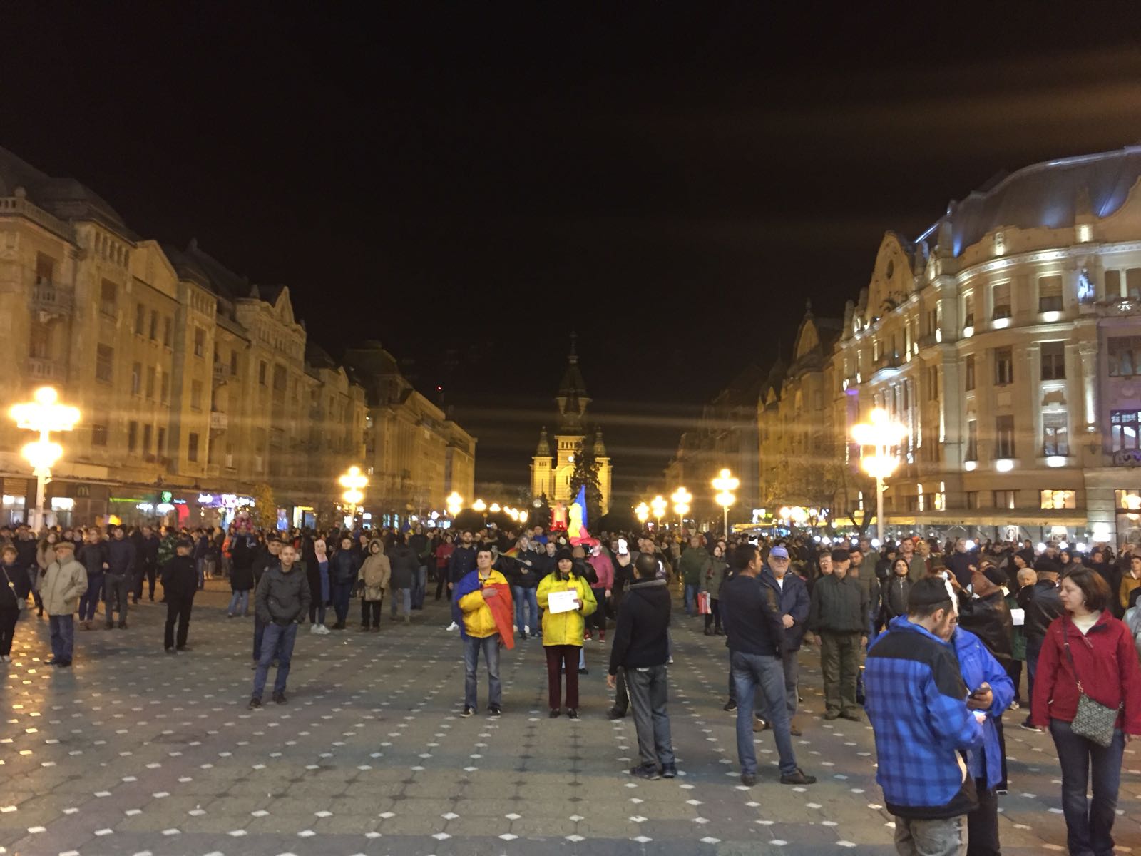 UPDATE: Proteste mai multe orașe din țară față de modificarea legilor justiției. Oamenii au ținut un moment de reculegere în memoria victimelor din Colectiv | FOTO&VIDEO