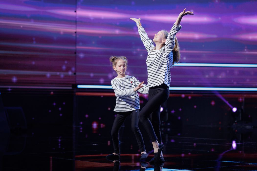 Povestea surorilor Stela și Luna de la „Românii au talent”, noua generație de creatori de conținut online. Cum arată entertainmentul educativ făcut de copii pentru copii