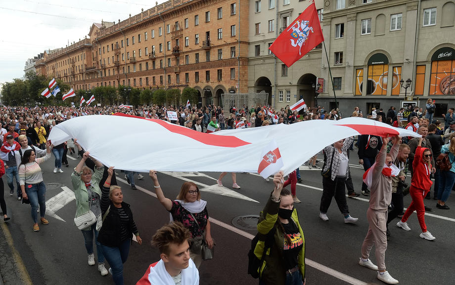 Protest uriaș la Minsk, în a patra săptămână de manifestații anti-Lukaşenko. Peste 30 de oameni au fost arestaţi