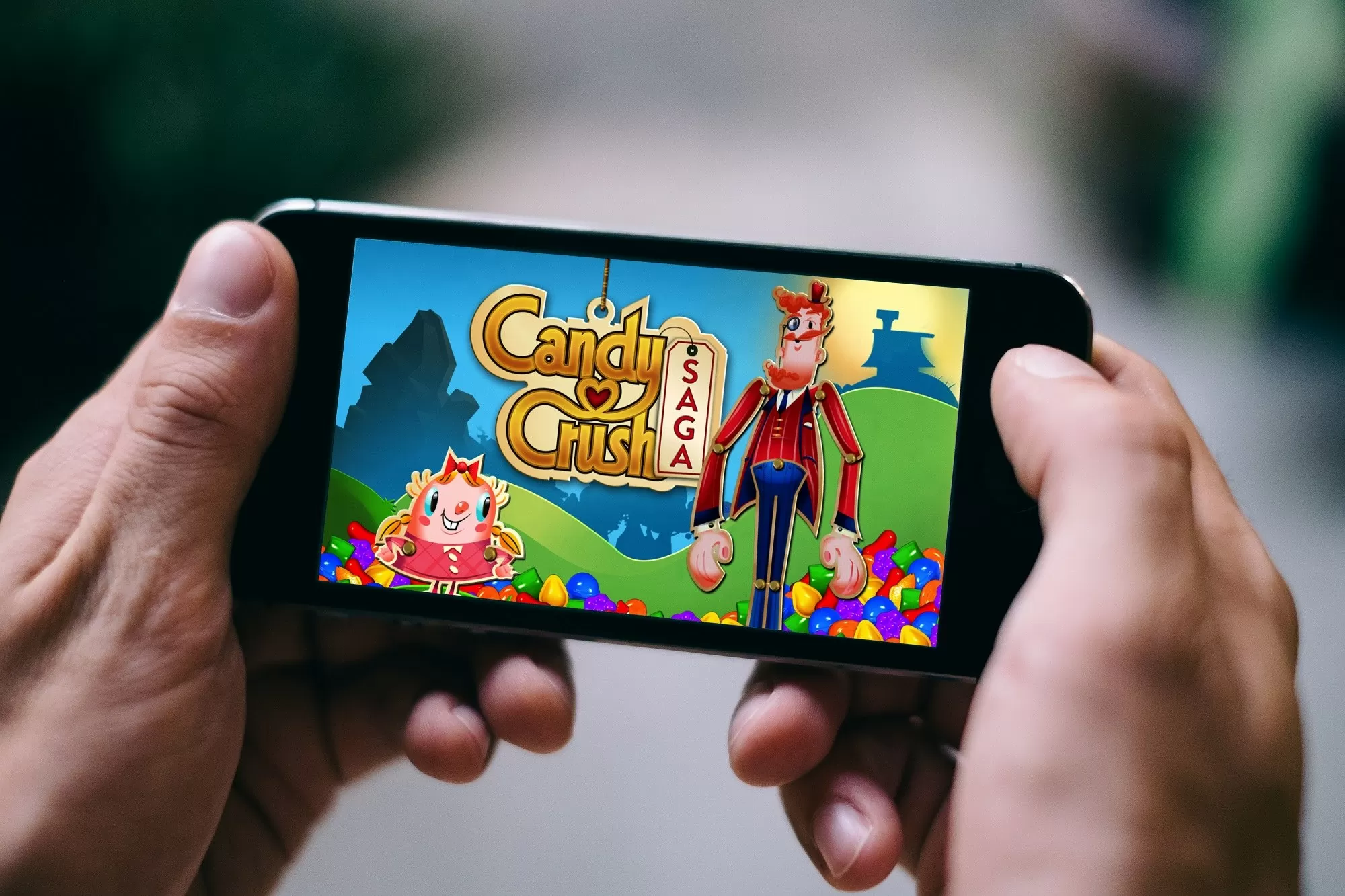 Catholic priest steals $41,000 from church money to play Candy Crush