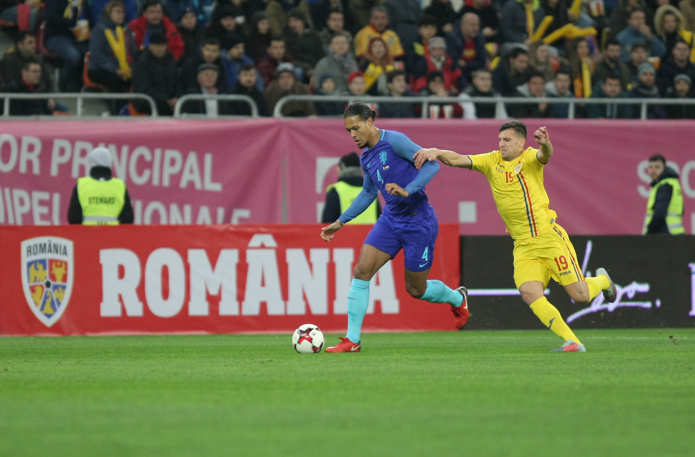 LIVE BLOG România - Olanda 0-3. GOLanda ne-a dat iar un sac de ”boabe”. Noul blazon al naționalei a fost deja pătat. Contra, primul eșec | FOTO&VIDEO