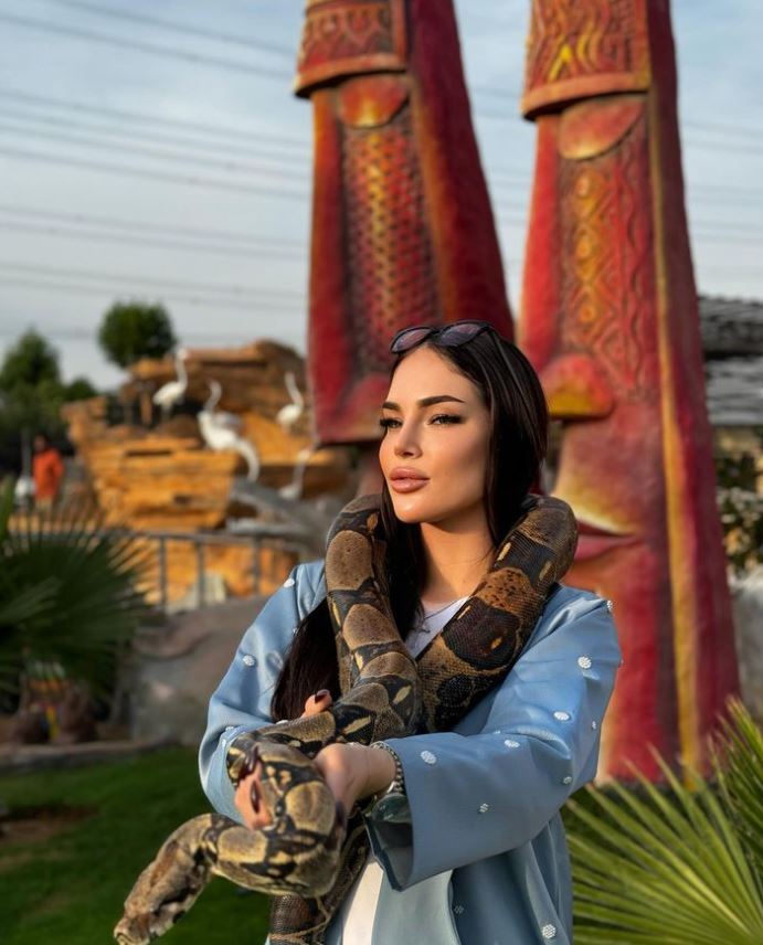 Imagini cu fiica lui Ion Țiriac din vacanța în Namibia. Ioana a petrecut alături de fiul Ilenei Lazariuc