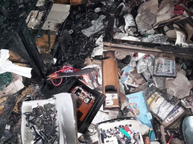Imaginile groazei din apartamentul mistuit de foc în Piatra-Neamț. Detaliul ironic descoperit de o mătușă